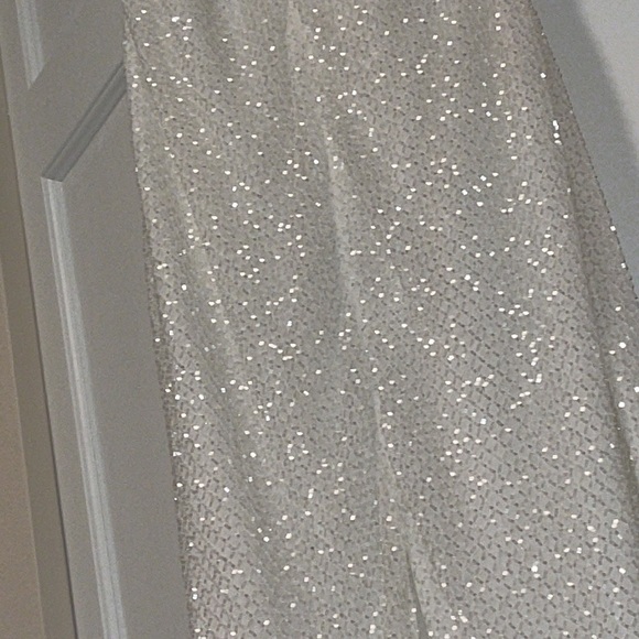 Mac Duggal
Beaded Halter Neck Sleeveless Sheath Midi Dress - Picture 12 of 12